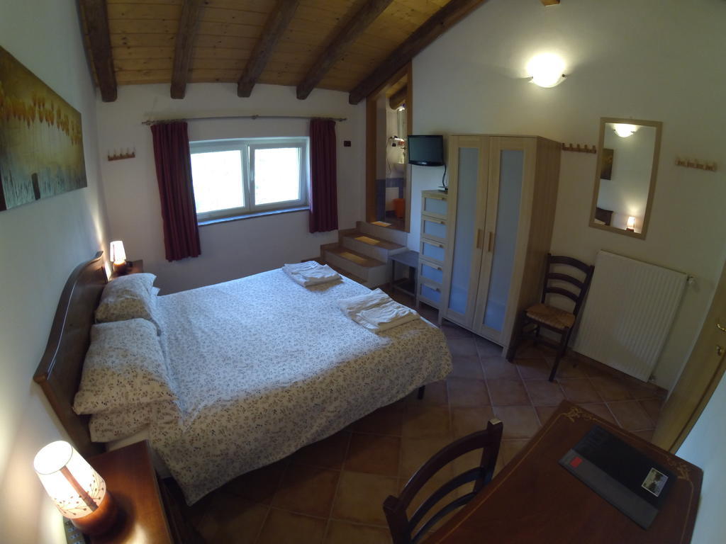 Al Campo Di Sotto Bed & Breakfast Buia Стая снимка